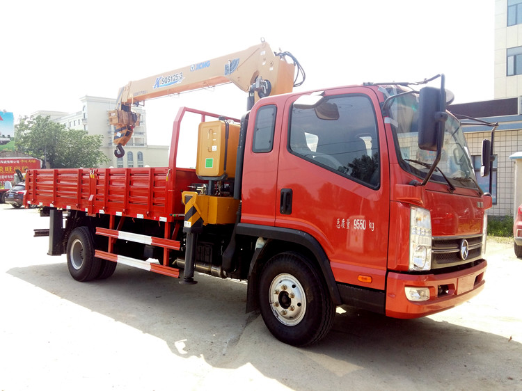 凱馬隨車(chē)吊