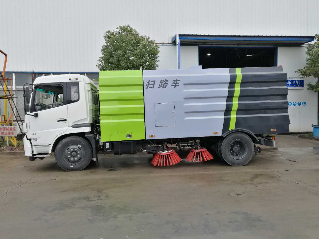 東風天錦掃路車