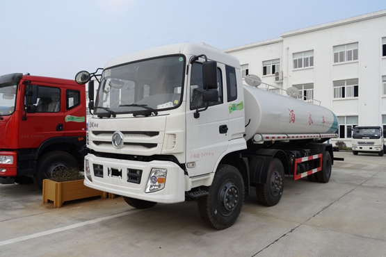 東風(fēng)小三軸16方灑水車