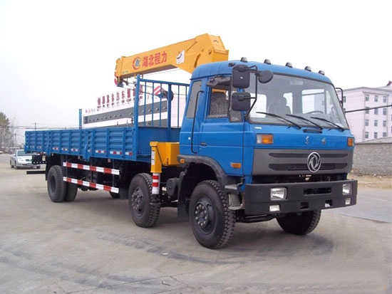 東風(fēng)153小三軸隨車(chē)吊