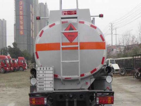 國六一汽解放8.15方小型加油車