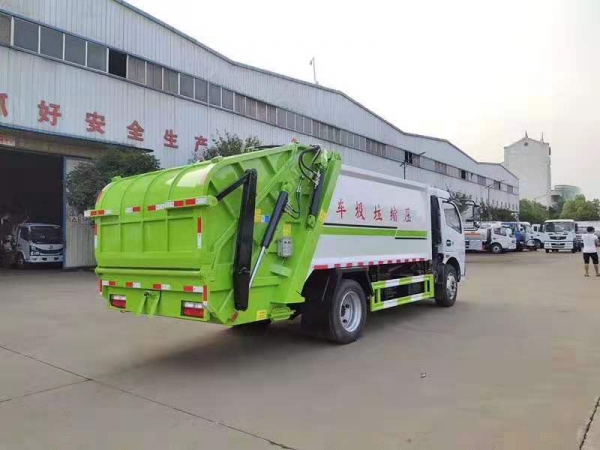 國(guó)六東風(fēng)凱普特8方壓縮式垃圾車